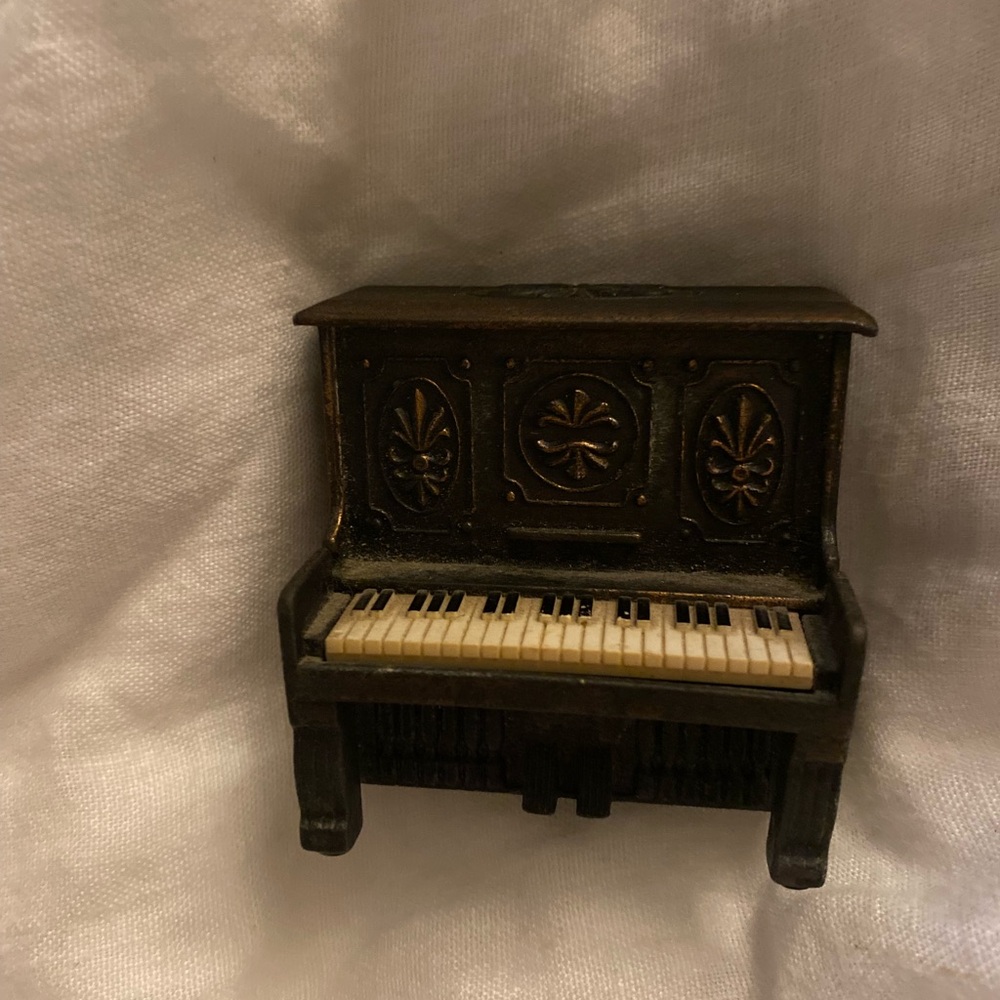 Vintage Dark Brown Mini Piano Pencil Sharpener - PlayMe